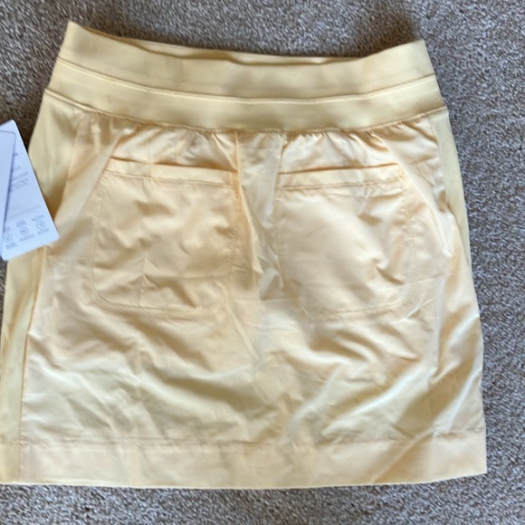 New!Athleta pale yellow Brooklyn skort 16”.  NWT - Picture 4 of 4